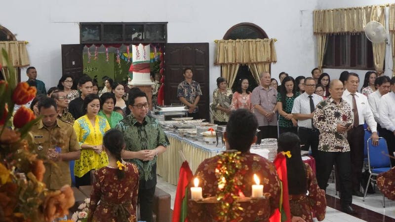 Pesan Natal Mor Bastiaan di GPdI Rhema Paniki Dua 9 Pesan Natal Mor Bastiaan di GPdI Rhema Paniki Dua
