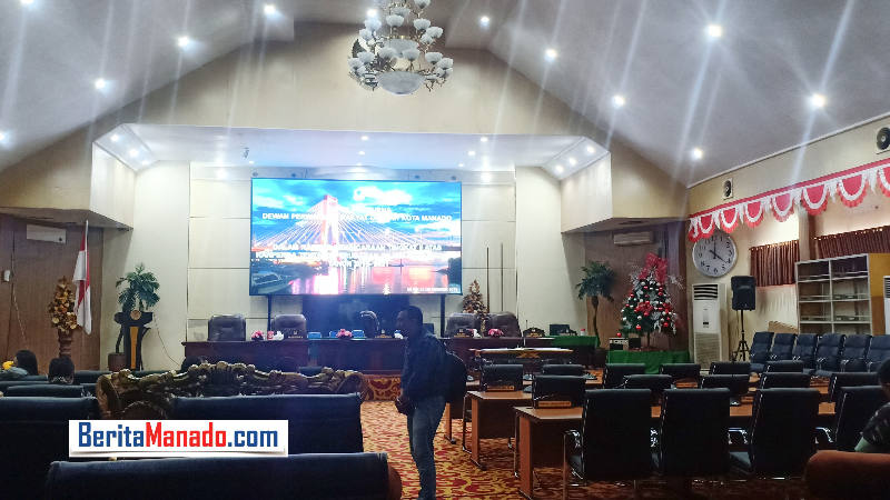 Setelah Menunggu, Akhirnya Rapat Paripurna DPRD Manado Ditunda