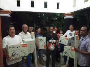 Petani Molobog Barat Terima Bantuan Mesin Pangkas Rumput