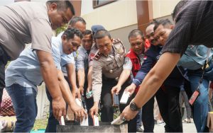 Jelang Natal, Aerosol dan Cap Tikus Tanpa Ijin Dimusnahkan, Pakaian Layak Pakai Disumbangkan