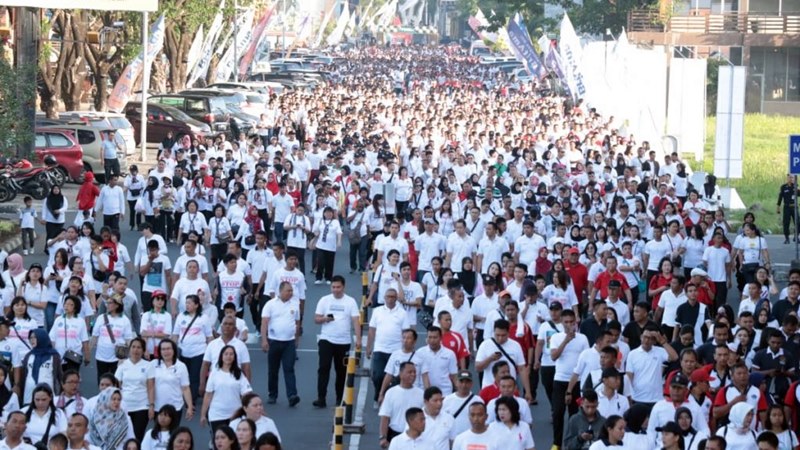 Ribuan Orang Olahraga Bersama Dalam Rangka Hari Ibu ke 91 di Sulut