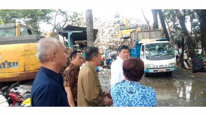 Tinjau Langsung TPA Sumompo dan Pasar Rakyat Buha, Vicky Lumentut Dapati Antrian Sampah