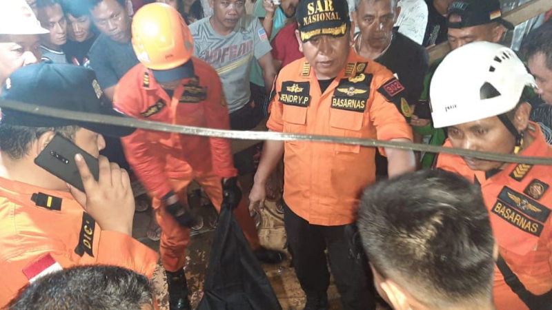 Basarnas Manado Evakuasi Pria Jatuh di Sumur, Diduga Terhirup Zat Asam