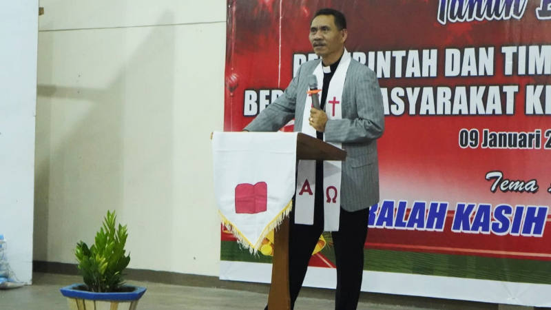 Mor Bastiaan Hadiri Natal Kelurahan Tongkaina