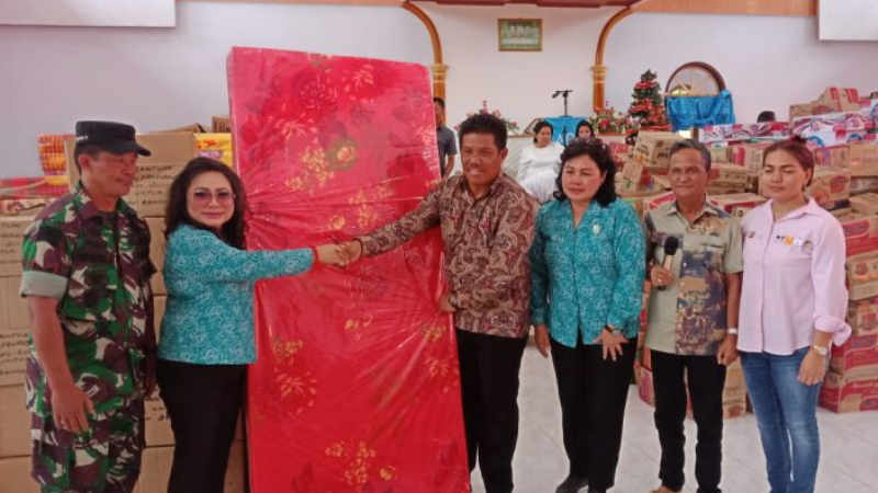 Peduli Sesama, TP PKK Sulut Bantu Korban Banjir Sangihe