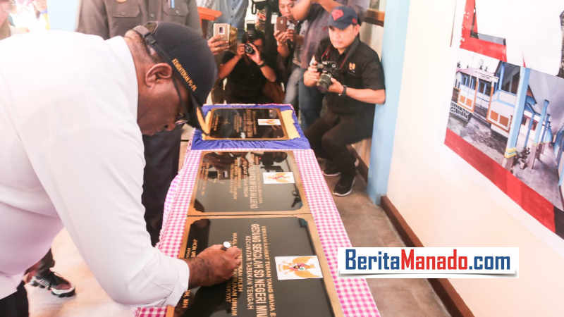 Resmikan 5 Sekolah, Wamen Jhon Wetipo Sebut Sangihe Kepulauan yang Memperkokoh NKRI