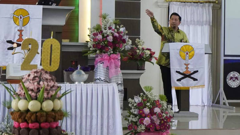 Hadiri HUT ke-20 GMIM Kinamang, Mor Bastiaan Ingatkan Pentingnya Toleransi