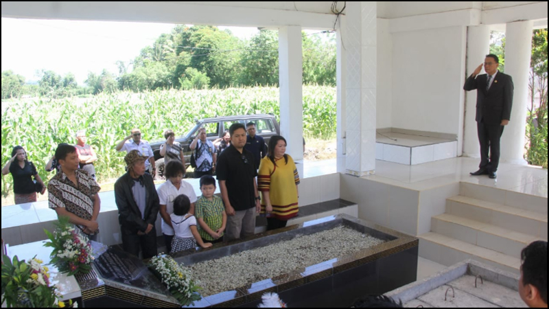 Eman-Raharjo-Sirait Inspektur Upacara Ziarah HUT ke-17 Kota Tomohon