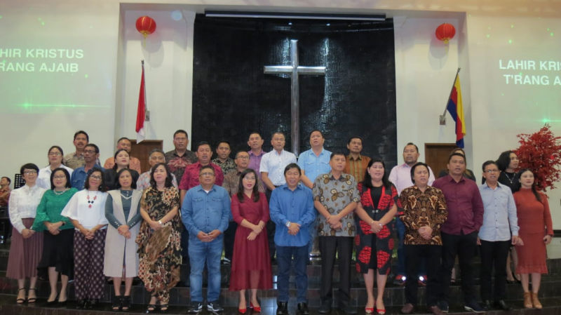 James Sumendap Hadiri Ibadah Natal dan Tahun Baru KKMT Jabodetabek 8 James Sumendap Hadiri Ibadah Natal dan Tahun Baru KKMT Jabodetabek