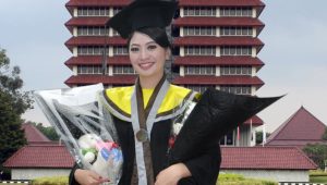 Studi Kajian Terorisme UI, Flamanda Tampomuri Raih Predikat Cum Laude