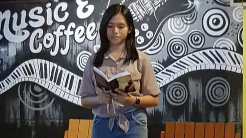 Buku Antologi Puisi Gadis dan Secercah Harapan Karya Siswi SMA Negeri 8 Manado, Resmi Diluncurkan