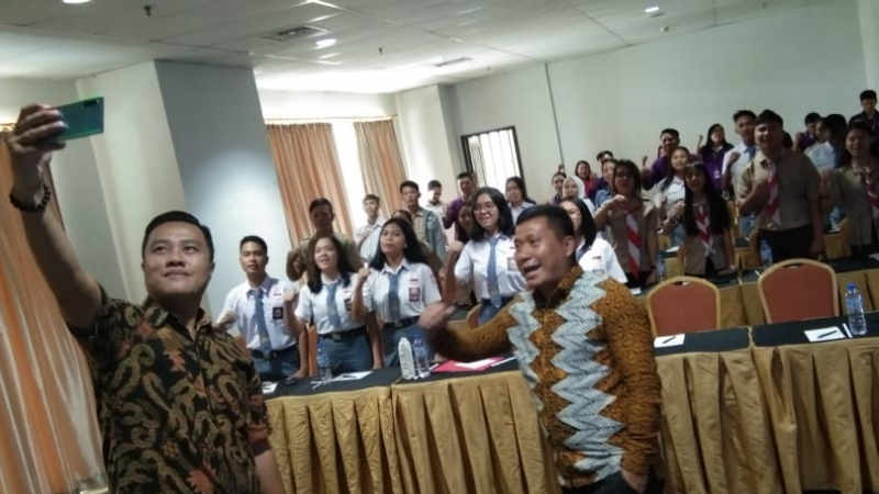 Herwyn Malonda Ikut Bekali Pelajar Awasi Pilkada 2020