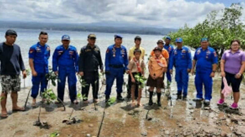 Jaga Ekosistem Biota Laut, Sat Polair Tanam 1000 pohon Mangrov