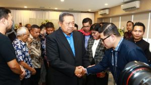SBY Melayat ke Rumah Duka Ventje Rumangkang