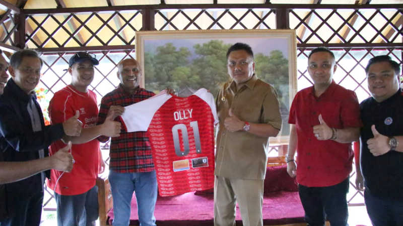 Persipura dan Sulut United Bangkitkan Kembali Asa Sepakbola di Bumi Nyiur Melambai