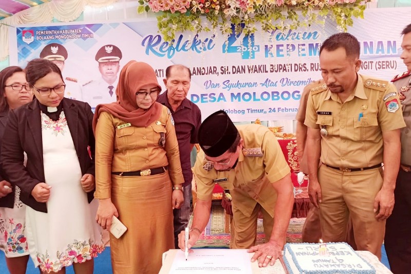 Bupati Sehan Landjar Resmikan Desa Molobog Timur