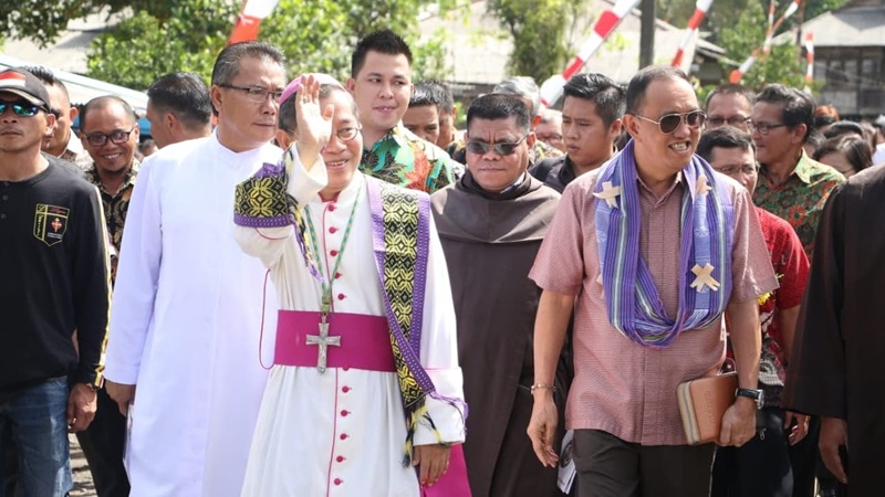 Bupati Royke Roring Resmikan Gereja Katolik Stasi Rambunan