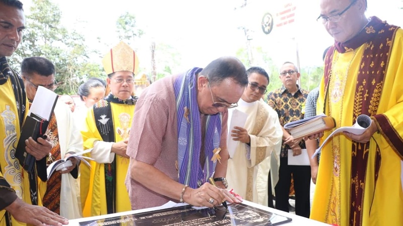 Bupati Royke Roring Resmikan Gereja Katolik Stasi Rambunan