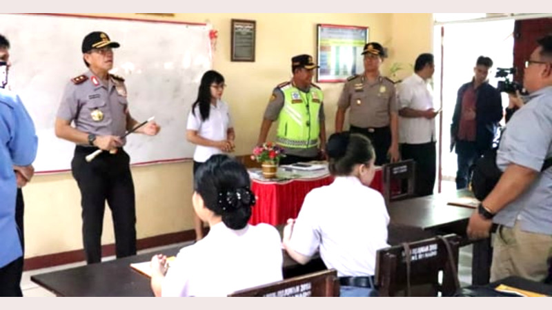 Kapolda Sulut Sambangi SMA Negeri 2 dan SMK Negeri 1 Manado, Ingatkan Siswa Jauhi Hal Negatif