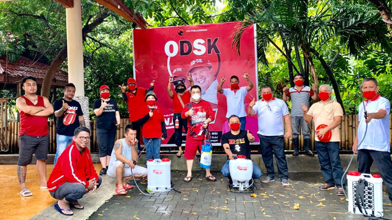 Selain Bagi-bagi Masker, Fabian Kaloh Bersama Kader PDIP Bitung Edukasi Masyarakat Terkait COVID-19