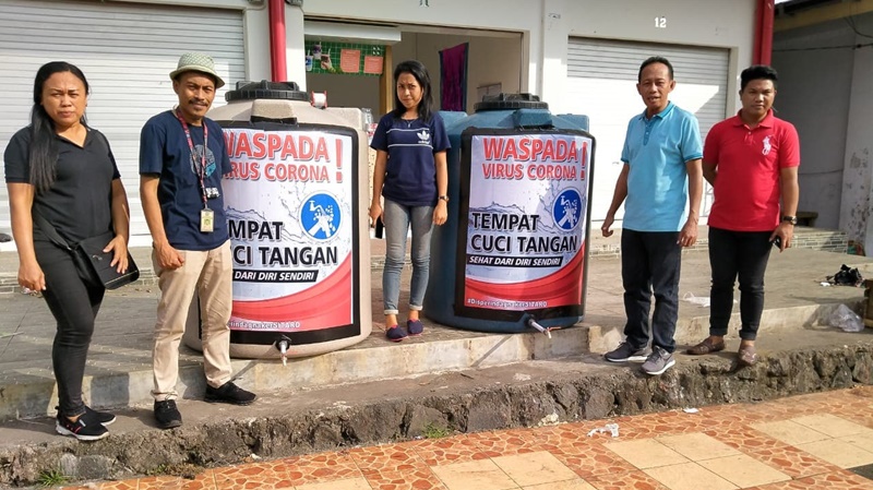 Disperindagnaker Sitaro Sebar Fasilitas Cuci Tangan di Pasar Siau dan Ondong