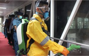 Bandara Sam Ratulangi Disemprot Cairan Disinfektan, Pembersihan Digelar Menyeluruh