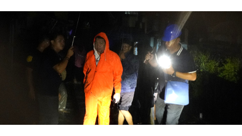 Pastikan Keselamatan Warga, Mor Bastiaan Monitor Langsung Titik Banjir