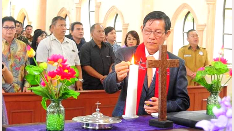Maknai Minggu Sengsara, Vicky Lumentut Ajak Jemaat Bawa Keluarga Makin Dekat Dengan Tuhan