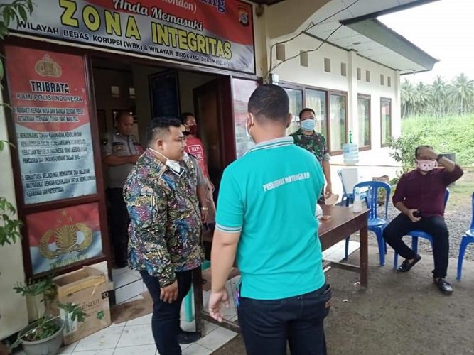 Legislator Boltim Tinjau Penjagaan Perbatasan Pintu Masuk dari Bolsel 8 Legislator Boltim Tinjau Penjagaan Perbatasan Pintu Masuk dari Bolsel