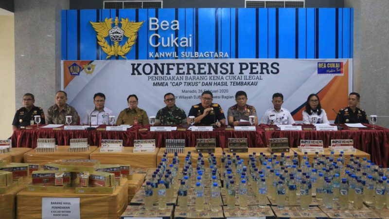 Bea Cukai Hibahkan 3.168 Liter Cap Tikus kepada Pemprov Sulut 8 Bea Cukai Hibahkan 3.168 Liter Cap Tikus kepada Pemprov Sulut