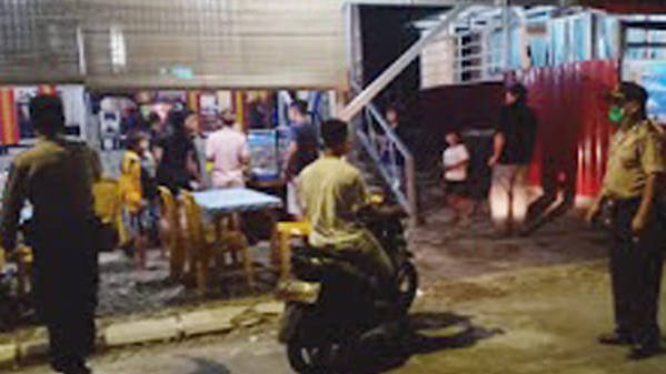 Cegah Penyebaran COVID-19, Polres Minsel Bubarkan Keramaian di Pusat Kota