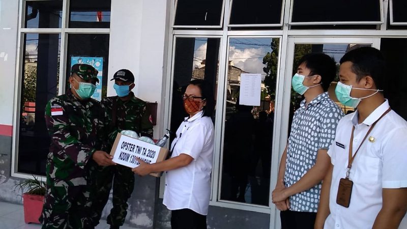 Dandim 1301/Sangihe Serahkan Bantuan untuk Tenaga Medis di Sitaro