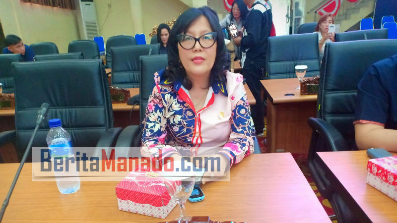 Jean Sumilat Bagikan Sembako Bagi Masyarakat Terdampak COVID-19 8 Jean Sumilat Bagikan Sembako Bagi Masyarakat Terdampak COVID-19