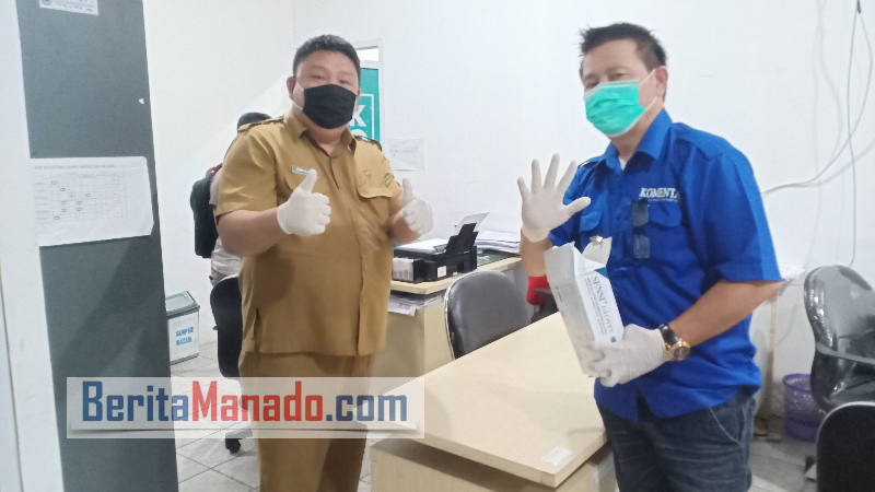 Tergerak Hati, Joppy Senduk Bagikan Sarung Tangan Gratis