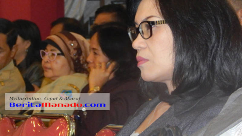 Lynda Watania: Oktober, Kapal Trimaran Kementerian Perhubungan Berlabuh di Sulut
