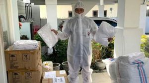 Bagikan APD ke Tenaga Medis dan Kepolisian, Wenny Lumentut: Ini Makna Jumat Agung