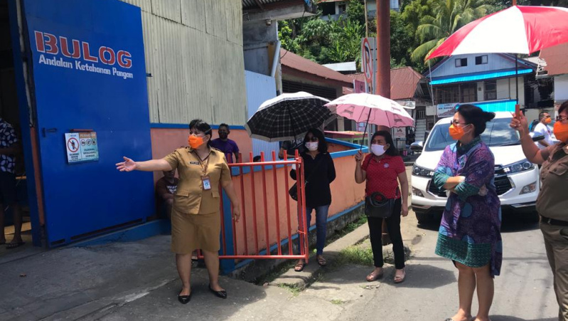 Bupati Evangelian Sasingen Tinjau Gudang Bulog