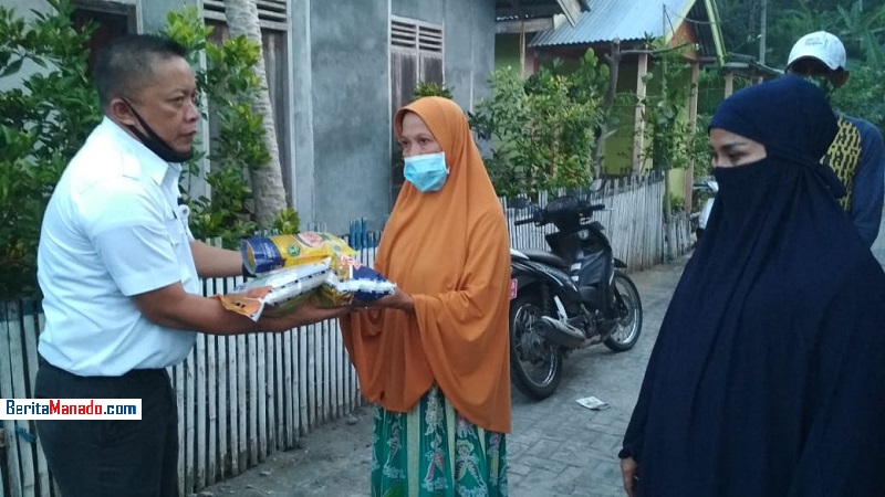 Kepala DKP Turun Langsung Serahkan Bantuan ke Masyarakat