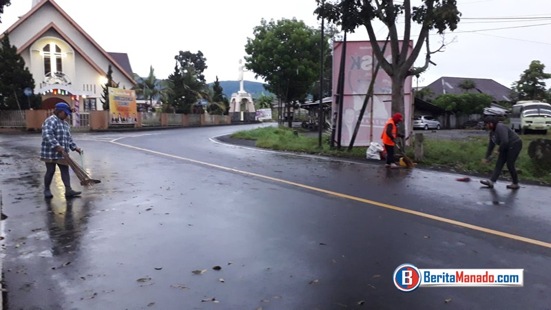 Ini Sepenggal Kisah Hidup Penyapu Jalan di Langowan