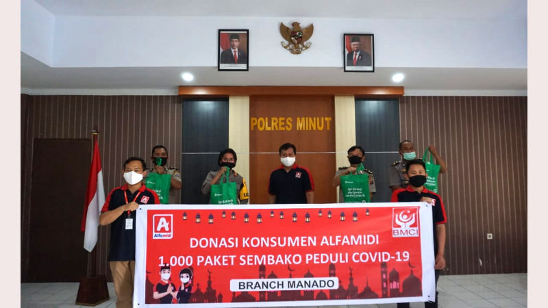 Tiga Pengelola Donasi Konsumen Alfamidi Salurkan 11.200 Paket Bahan Pokok