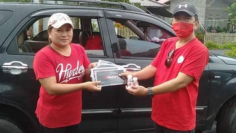 COVID-19: Vanda Sarundajang Kembali Lakukan Kegiatan Sosial di di Sonder, Langowan hingga Kakas Barat 10 COVID-19: Vanda Sarundajang Kembali Lakukan Kegiatan Sosial di di Sonder, Langowan hingga Kakas Barat