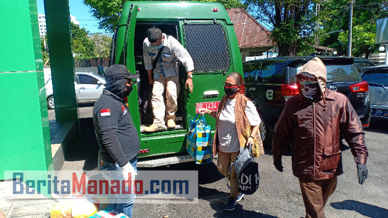 Kejari Manado Terima Tersangka Dugaan Tipikor Dana Banjir Bandang 2014