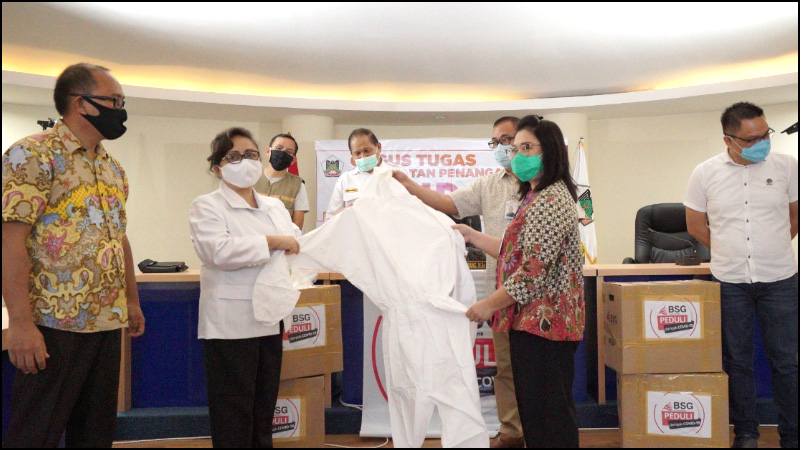 Pemkot Tomohon Terima Bantuan Masker dan APD dari Bank SulutGo