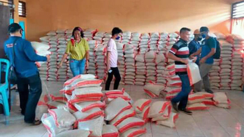 Dinsos Manado Salurkan Bantuan COVID-19 di Kecamatan Paal Dua