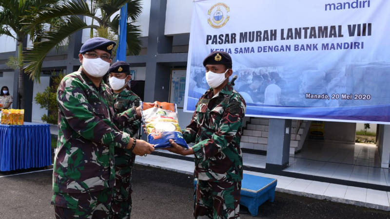 Lantamal VIII Manado Menggelar Pasar Murah untuk Prajurit dan PNS
