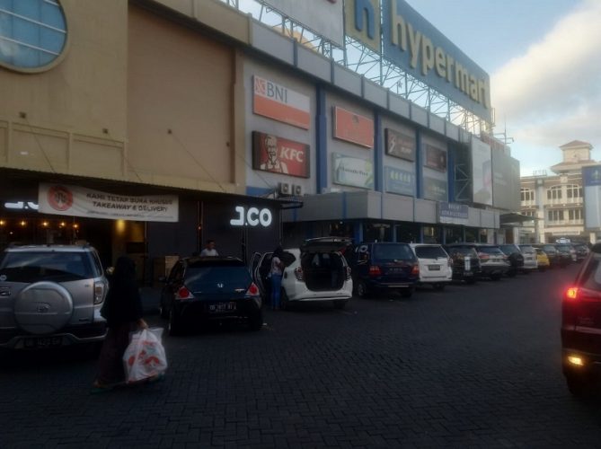 Jalanan Manado Mulai Padat, Kawasan Ekonomi Khusus Paling Ramai