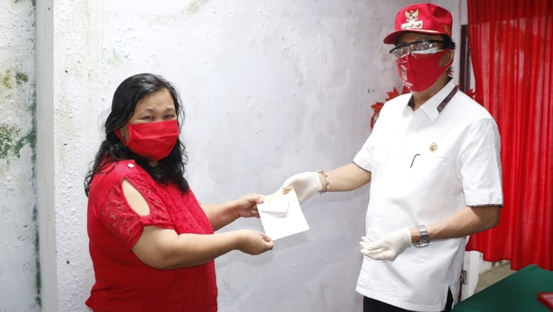 Warga Minahasa Terima Bantuan Pangan Non Tunai