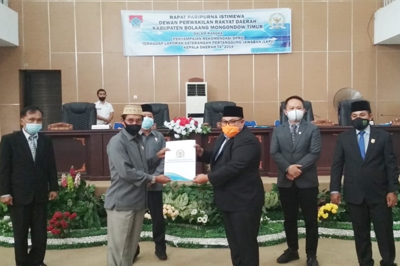 DPRD Boltim Gelar Rapat Paripurna Penyampaian dan Penyerahan LKPJ Bupati Tahun 2019