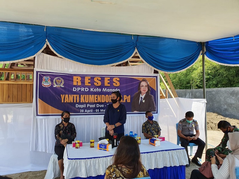 Gelar Reses, Yanti Kumendong Ikuti Protap COVID-19