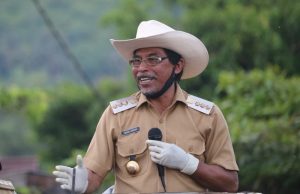 Bupati Sehan Landjar Beri Motivasi Keluarga PDP COVID-19 yang Meninggal Dunia